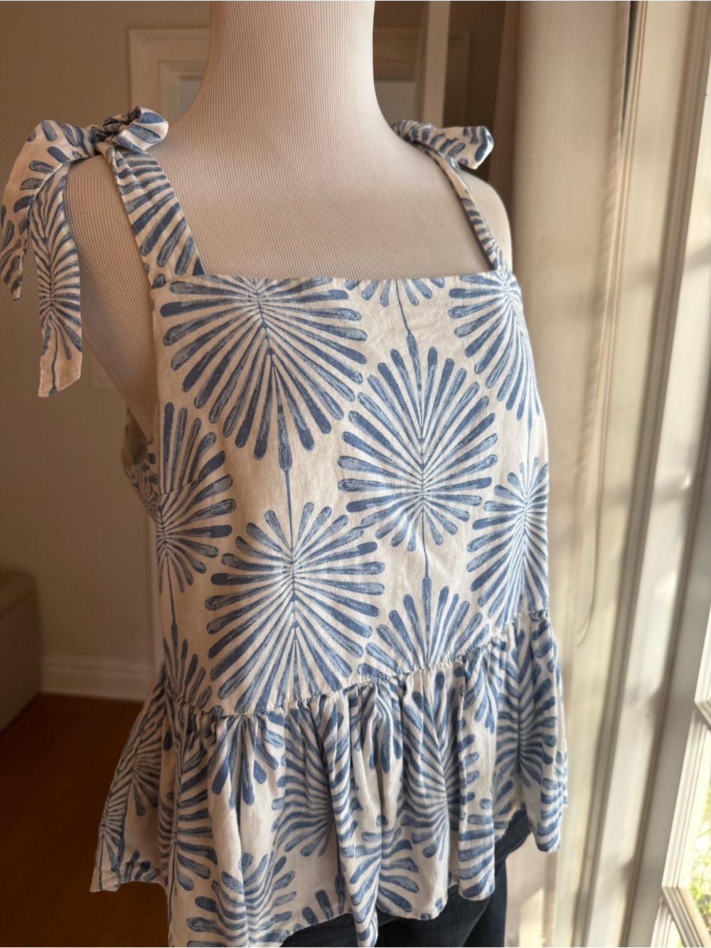 Joie Women’s size medium Blue and white Floral Tie-Shoulder peplum Top